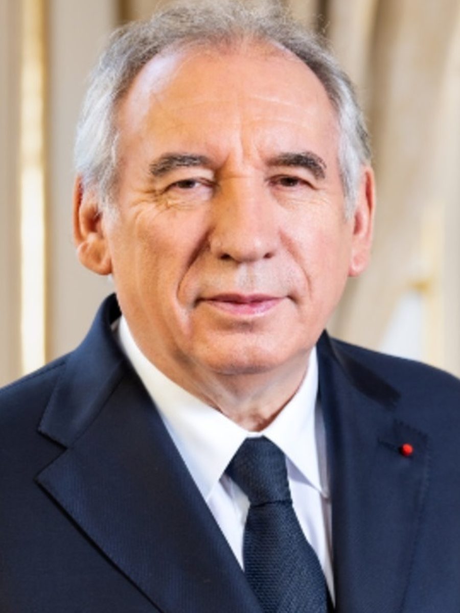 Portrait de François Bayrou, candidat à la présidentielle 2027